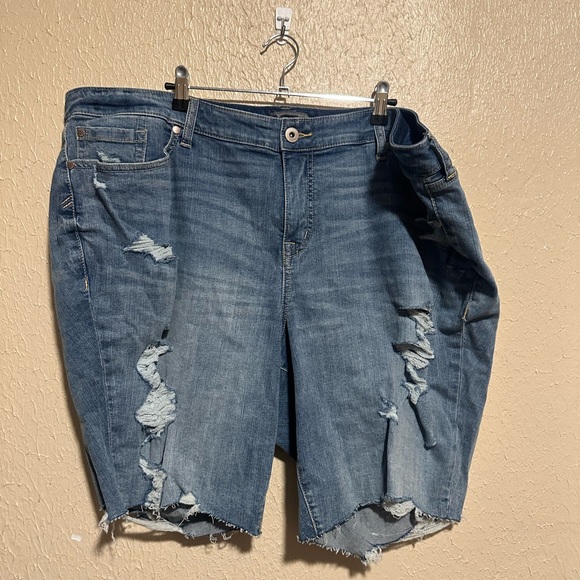 Torrid Shorts Distressed Raw Hem‎ Size 24 - Picture 1 of 5